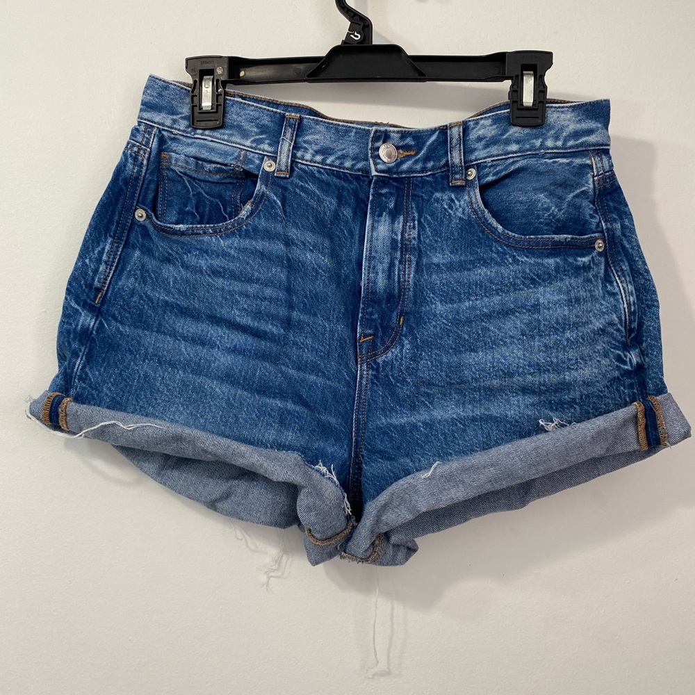 American Eagle 🦅 Mom High Rise Short